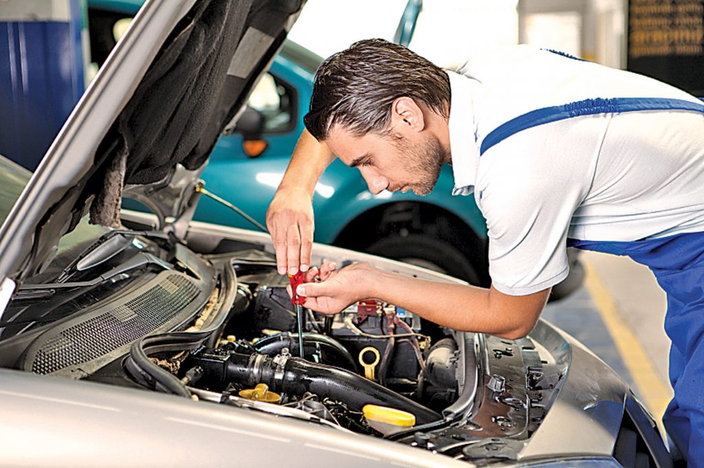 PROFESSIONAL CAR MECHANIC: WHY YOU SHOULD HIRE ONE